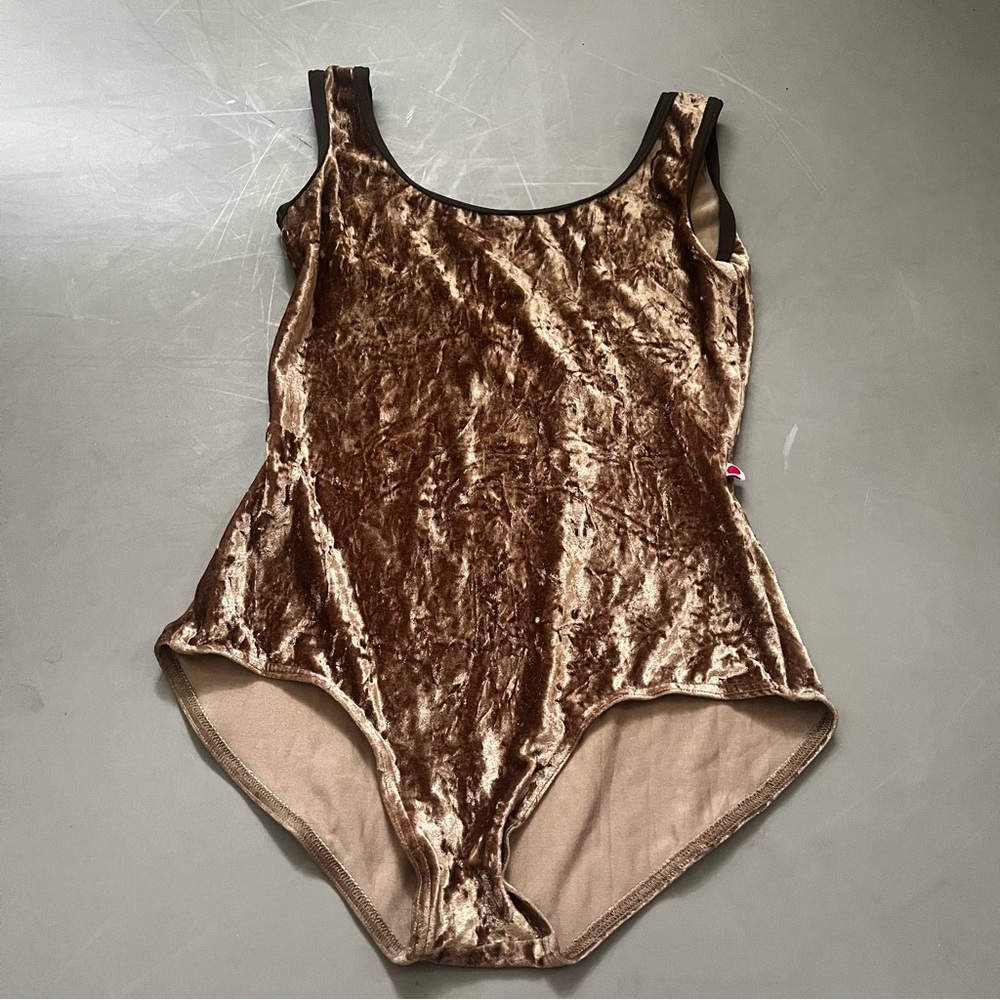 Yumiko Anna Velvet leotard ballet